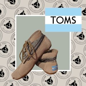 TOMS • Suede Laced Moccasins
